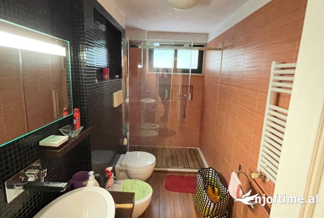 Shtepi me qera Apartament ne Tirane, 2+1, Mobilimi E mobiluar, Pagesa 900  Euro.