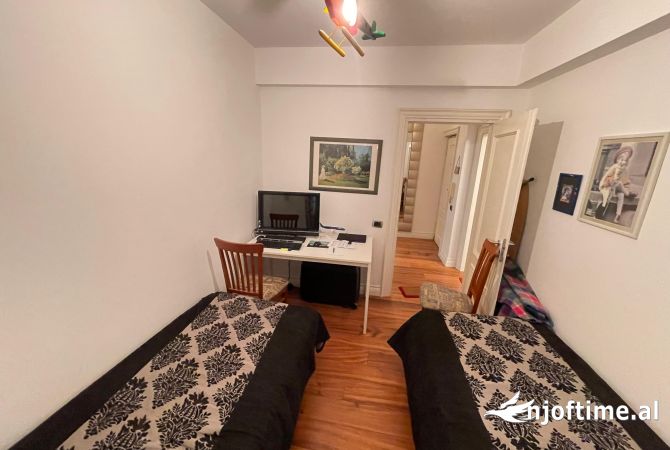 Shtepi me qera Apartament ne Tirane, 2+1, Mobilimi E mobiluar, Pagesa 900  Euro.