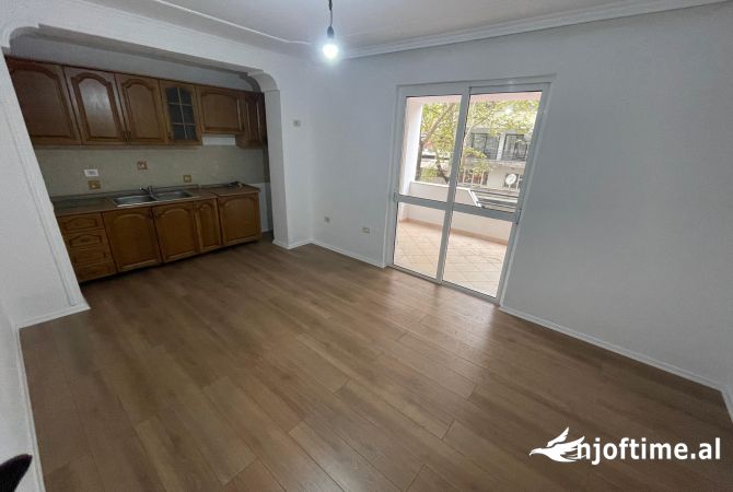 Ambient biznesi me qera 3+1 ne Tirane - 700 Euro