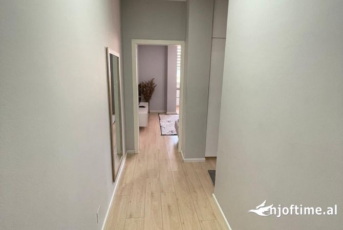 Shtepi ne shitje Apartament ne Tirane, 2+1, Mobilimi E mobiluar, Pagesa 175,000  Euro.
