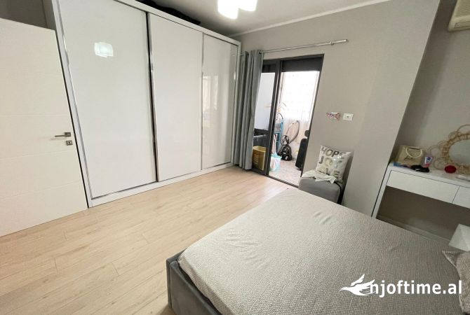 Shtepi ne shitje Apartament ne Tirane, 2+1, Mobilimi E mobiluar, Pagesa 175,000  Euro.