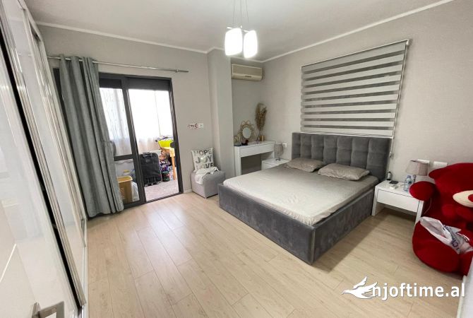Shtepi ne shitje Apartament ne Tirane, 2+1, Mobilimi E mobiluar, Pagesa 175,000  Euro.