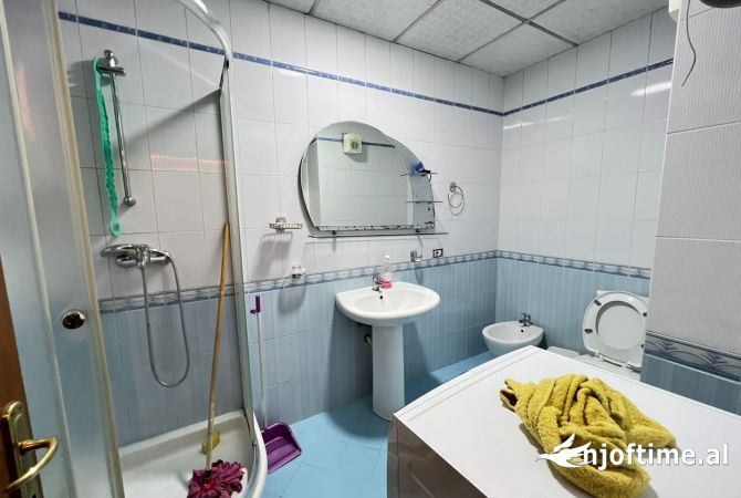 Shtepi me qera Apartament ne Tirane, 3+1, Mobilimi E mobiluar, Pagesa 750  Euro.