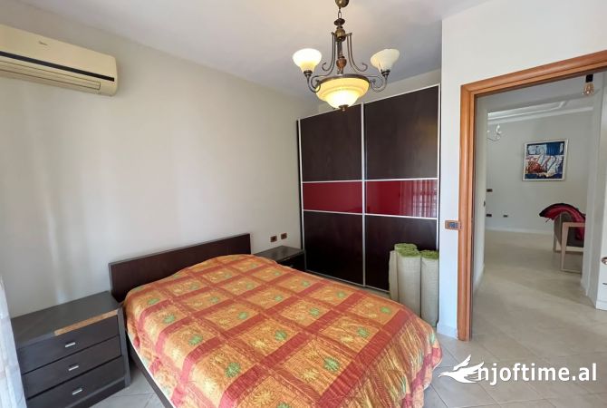 Shtepi me qera Apartament ne Tirane, 3+1, Mobilimi E mobiluar, Pagesa 750  Euro.