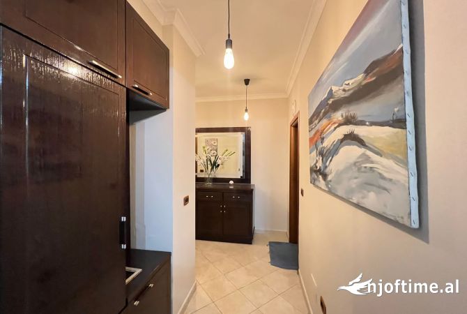 Shtepi me qera Apartament ne Tirane, 3+1, Mobilimi E mobiluar, Pagesa 750  Euro.