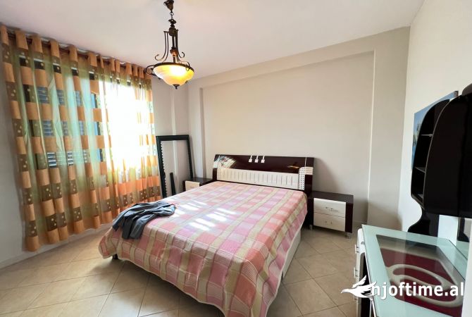 Shtepi me qera Apartament ne Tirane, 3+1, Mobilimi E mobiluar, Pagesa 750  Euro.