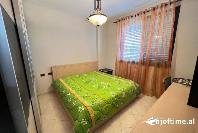 Shtepi me qera Apartament ne Tirane, 3+1, Mobilimi E mobiluar, Pagesa 750  Euro.
