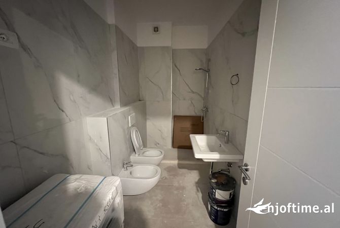 Shtepi me qera Apartament ne Tirane, 2+1, Mobilimi E mobiluar, Pagesa 700  Euro.