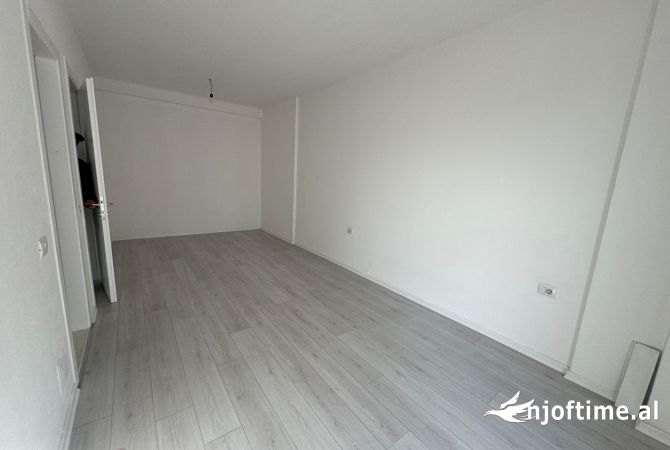 Shtepi me qera Apartament ne Tirane, 2+1, Mobilimi Bosh, pa mobiluar, Pagesa 600  Euro.