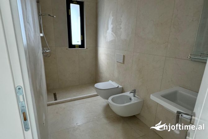 Shtepi me qera Apartament ne Tirane, 2+1, Mobilimi Bosh, pa mobiluar, Pagesa 600  Euro.