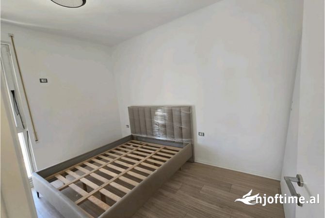 Shtepi ne shitje Apartament ne Tirane, 1+1, Mobilimi E mobiluar, Pagesa 185,440  Euro.
