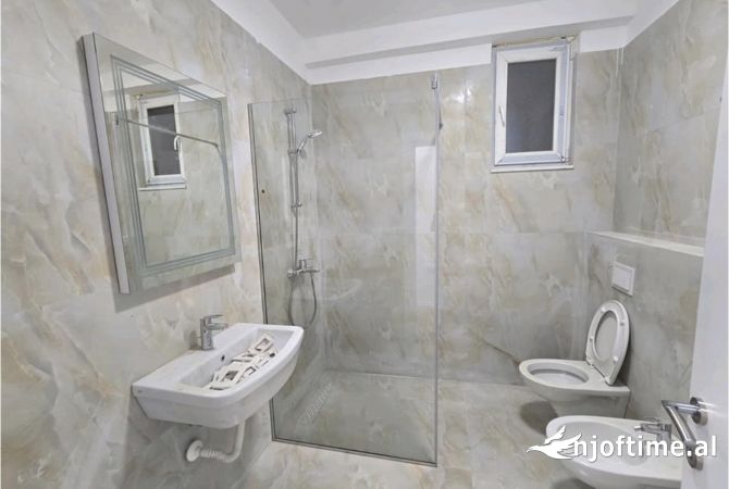 Shtepi ne shitje Apartament ne Tirane, 1+1, Mobilimi E mobiluar, Pagesa 185,440  Euro.