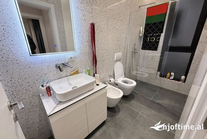 Shtepi ne shitje Apartament ne Tirane, 1+1, Mobilimi E mobiluar, Pagesa 105,000  Euro.