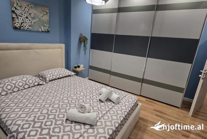 Shtepi me qera Apartament ne Tirane, 2+1, Mobilimi E mobiluar, Pagesa 900  Euro.