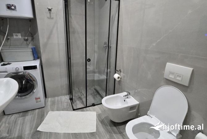 Shtepi me qera Apartament ne Tirane, 2+1, Mobilimi E mobiluar, Pagesa 900  Euro.