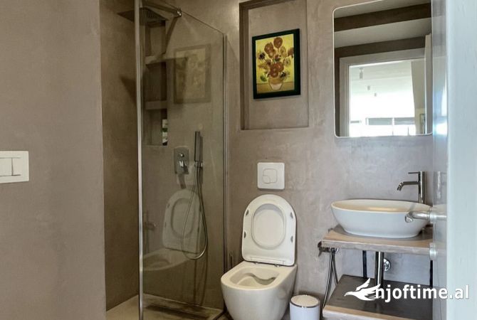 Shtepi ne shitje Apartament ne Tirane, 2+1, Mobilimi E mobiluar, Pagesa 420,000  Euro.