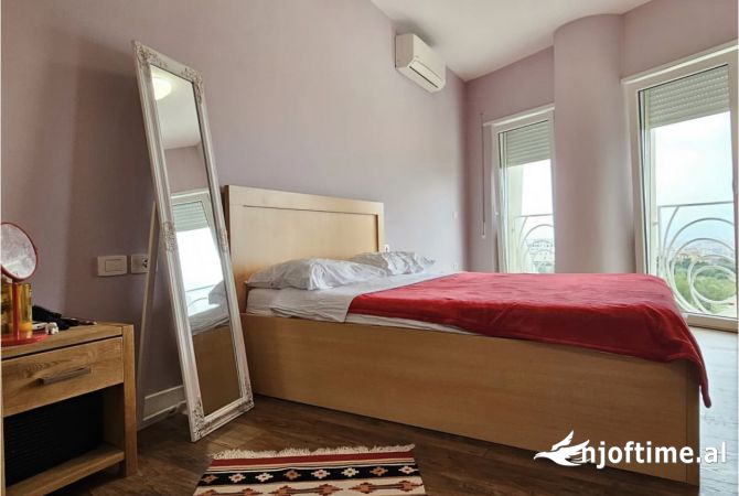 Shtepi ne shitje Apartament ne Tirane, 3+1, Mobilimi E mobiluar, Pagesa 350,000  Euro.