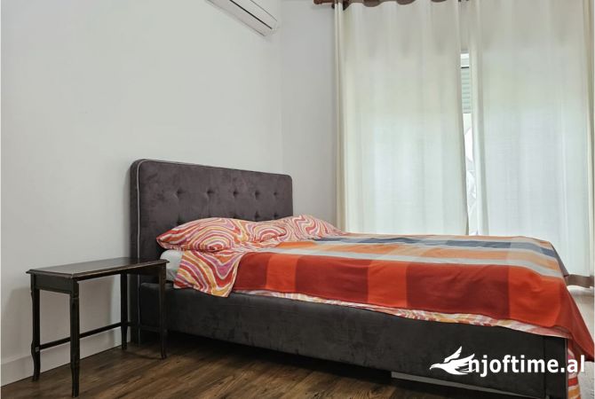 Shtepi ne shitje Apartament ne Tirane, 3+1, Mobilimi E mobiluar, Pagesa 350,000  Euro.