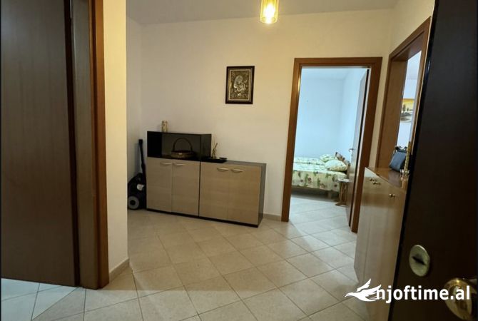 Shtepi me qera Apartament ne Tirane, 2+1, Mobilimi E mobiluar, Pagesa 700  Euro.