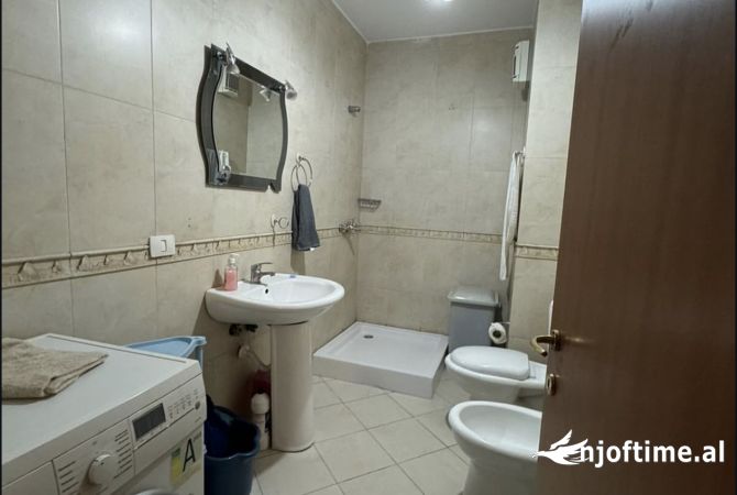 Shtepi me qera Apartament ne Tirane, 2+1, Mobilimi E mobiluar, Pagesa 700  Euro.