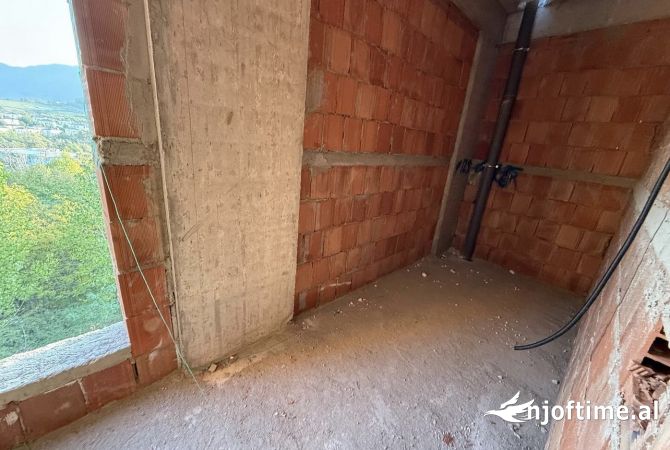 Shtepi ne shitje Duplex(shtepi me 2 kate) ne Tirane, 3+1, Mobilimi Bosh, pa mobiluar, Pagesa 370,000  Euro.