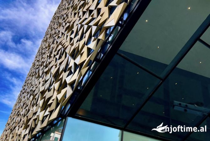 Ambient biznesi me qera 3+1 ne Tirane - 2,000 Euro