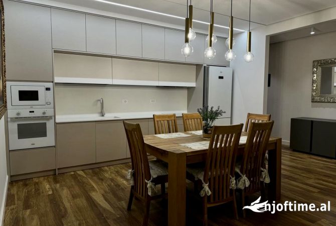 Shtepi me qera Apartament ne Tirane, 2+1, Mobilimi E mobiluar, Pagesa 2,500  Euro.