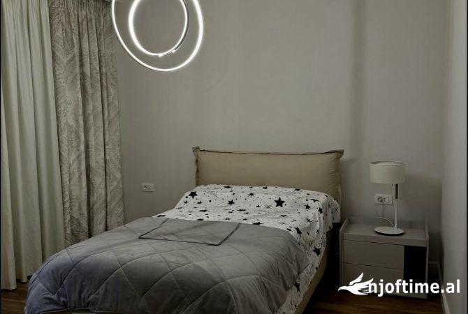 Shtepi me qera Apartament ne Tirane, 2+1, Mobilimi E mobiluar, Pagesa 2,500  Euro.