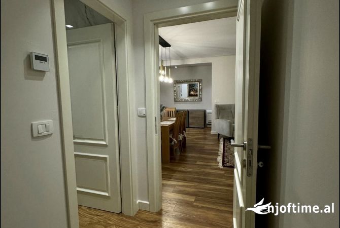 Shtepi me qera Apartament ne Tirane, 2+1, Mobilimi E mobiluar, Pagesa 2,500  Euro.