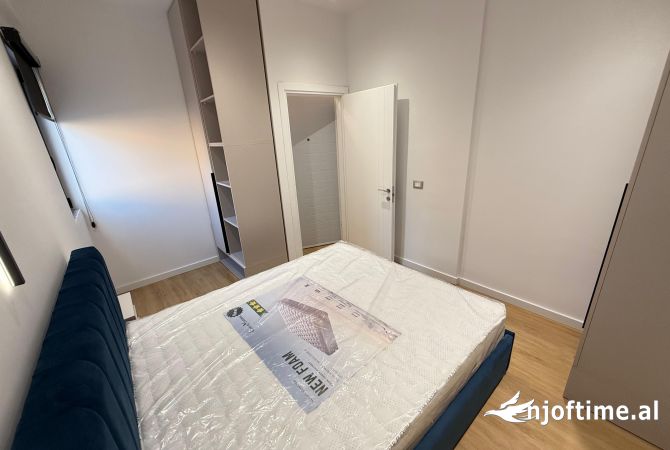 Shtepi ne shitje Apartament ne Tirane, 3+1, Mobilimi E mobiluar, Pagesa 198,000  Euro.