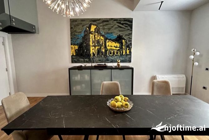 Shtepi me qera Penthose(kati i fundit panoramik) ne Tirane, 3+1, Mobilimi E mobiluar, Pagesa 3,000  Euro.