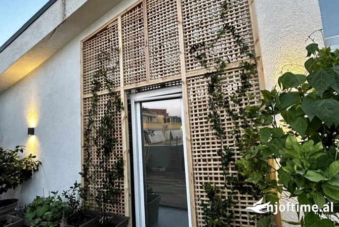 Shtepi me qera Penthose(kati i fundit panoramik) ne Tirane, 3+1, Mobilimi E mobiluar, Pagesa 3,000  Euro.