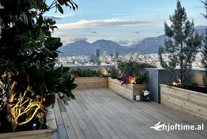 Shtepi me qera Penthose(kati i fundit panoramik) ne Tirane, 3+1, Mobilimi E mobiluar, Pagesa 3,000  Euro.