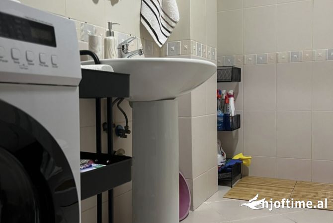 Shtepi me qera Apartament ne Tirane, 2+1, Mobilimi E mobiluar, Pagesa 65,000  Leke.