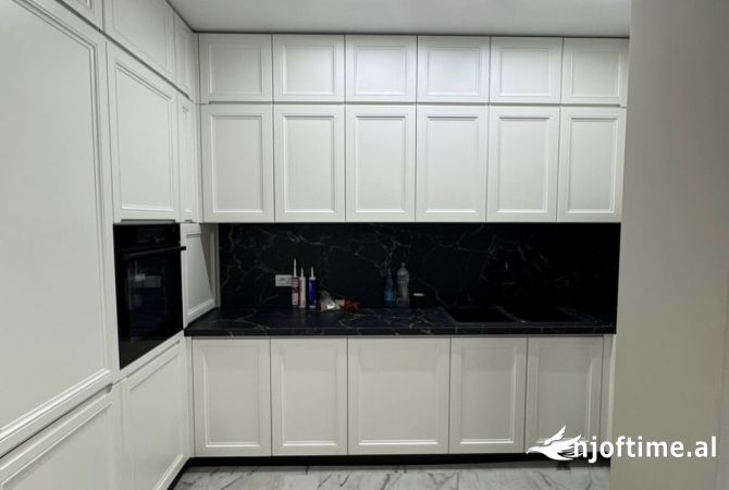 Shtepi me qera Apartament ne Tirane, 1+1, Mobilimi E mobiluar, Pagesa 1,300  Euro.