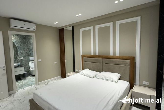 Shtepi me qera Apartament ne Tirane, 1+1, Mobilimi E mobiluar, Pagesa 1,300  Euro.