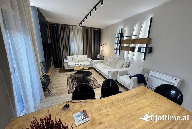 Shtepi me qera 2+1 ne Tirane - 1,000 Euro