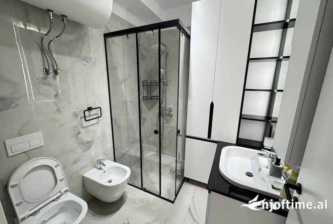 Shtepi me qera Apartament ne Tirane, 2+1, Mobilimi E mobiluar, Pagesa 1,000  Euro.