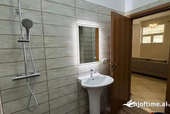 Shtepi me qera Apartament ne Tirane, 1+1, Mobilimi E mobiluar, Pagesa 350  Euro.