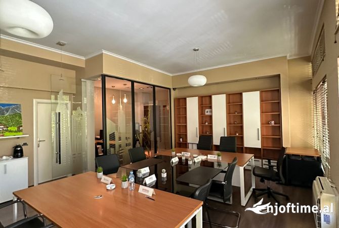 Ambient biznesi me qera 3+1 ne Tirane - 1,500 Euro