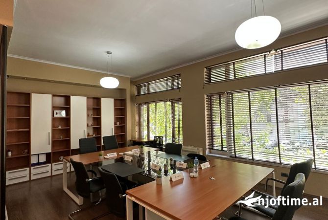 Ambient biznesi me qera 3+1 ne Tirane - 1,500 Euro