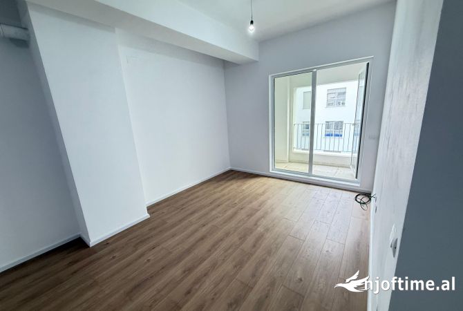 Shtepi ne shitje Apartament ne Tirane, 1+1, Mobilimi Bosh, pa mobiluar, Pagesa 85,000  Euro.