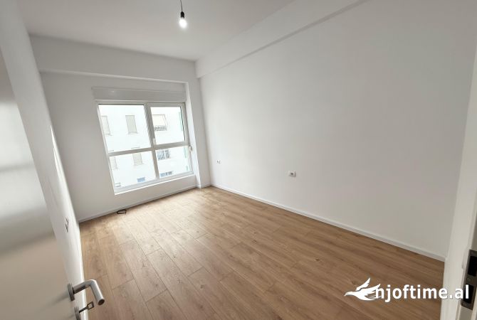 Shtepi ne shitje Apartament ne Tirane, 1+1, Mobilimi Bosh, pa mobiluar, Pagesa 85,000  Euro.