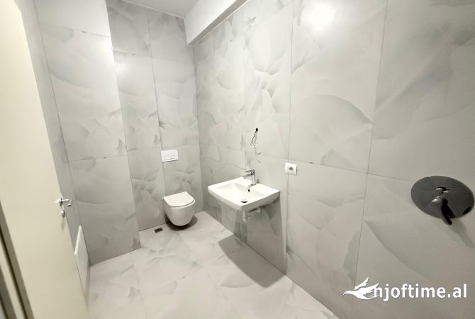 Shtepi ne shitje Apartament ne Tirane, 1+1, Mobilimi Bosh, pa mobiluar, Pagesa 85,000  Euro.