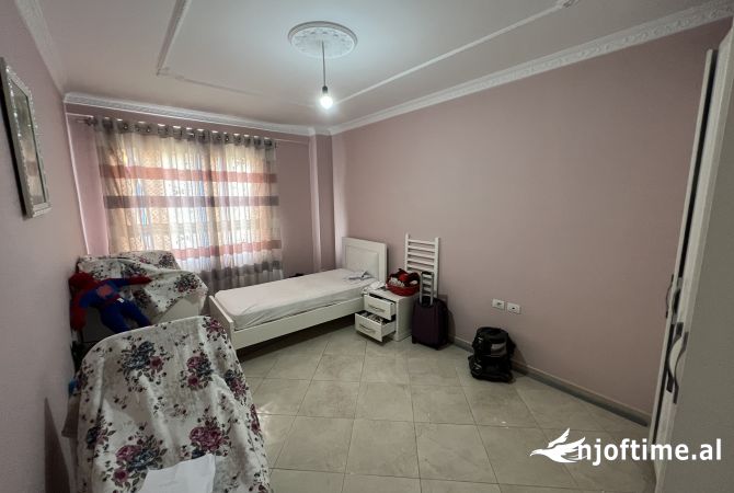 Shtepi me qera Apartament ne Tirane, 2+1, Mobilimi E mobiluar, Pagesa 600  Euro.