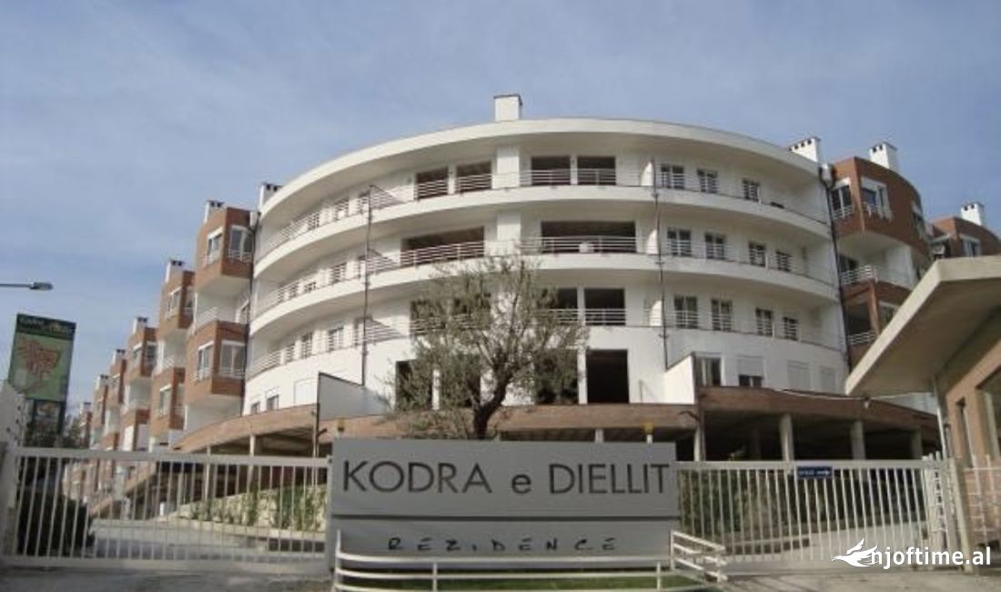 Shtepi ne shitje Apartament ne Tirane, 2+1, Mobilimi E mobiluar, Pagesa 180,000  Euro.