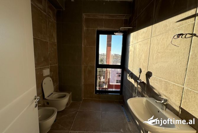 📣 QERA Ambient Biznesi , Apartament 2+1 Me 2 Tualete  📍 Gadern Building Tirana , Prane 21-Dhjetorit 