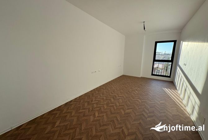 Ambient biznesi me qera 3+1 ne Tirane - 1,200 Euro