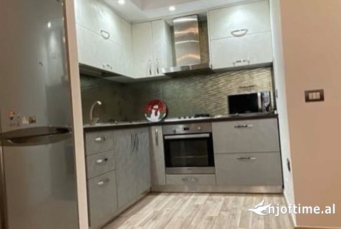 Shtepi me qera Apartament ne Tirane, 2+1, Mobilimi E mobiluar, Pagesa 500  Euro.
