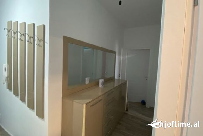 Shtepi me qera Apartament ne Tirane, 2+1, Mobilimi E mobiluar, Pagesa 500  Euro.